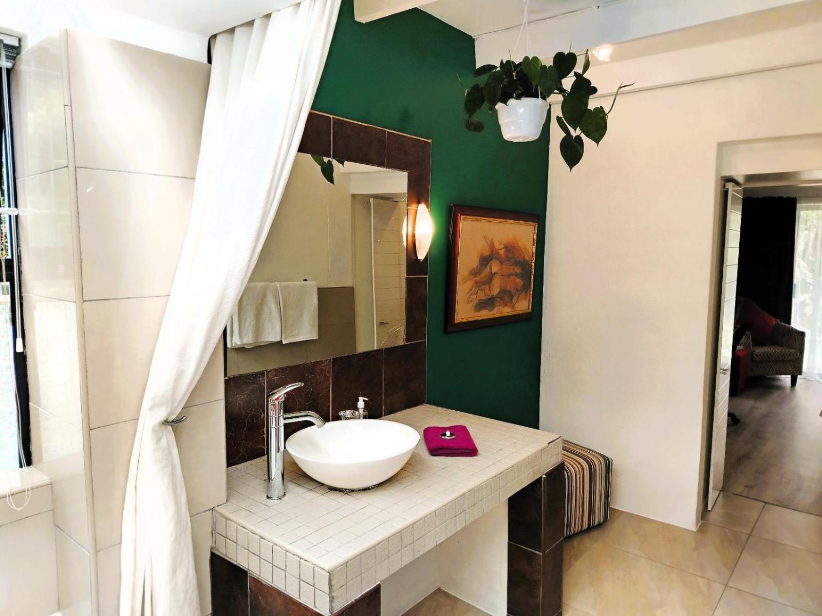 Absolute Bosch Guest House Стеленбош Стая снимка